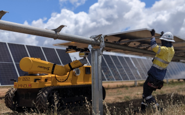Luminous’ robot, LUMI, working alongside a solar installer on a solar farm